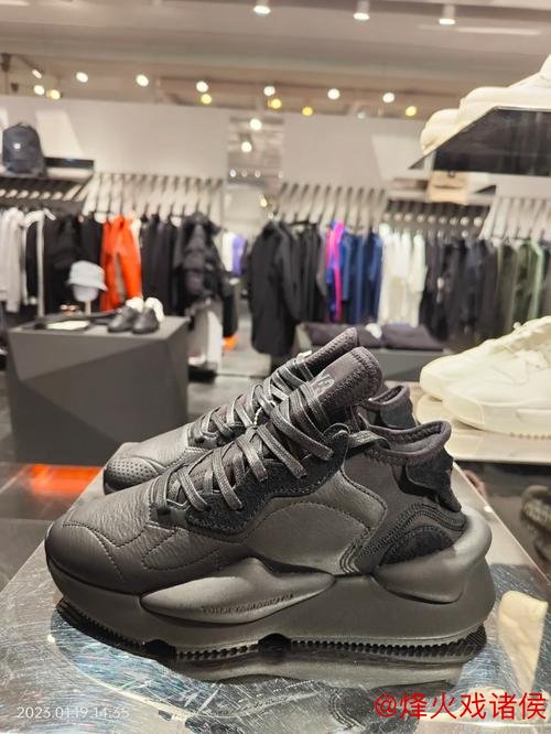 Y-3跨界网球界!首次推出高性能网球装备系列 Y-3跨界网球界!首次推出高性能网球装备系列