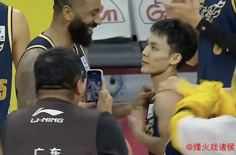 徐杰绝杀救主!广东险胜山西,吉伦沃特狂砍46分 徐杰绝杀救主!广东险胜山西,吉伦沃特狂砍46分