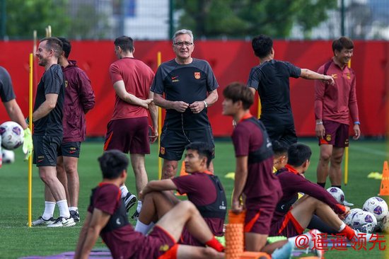 万博体育下载 国足重庆公开训练热度不减 战巴林阵容将有较大变化